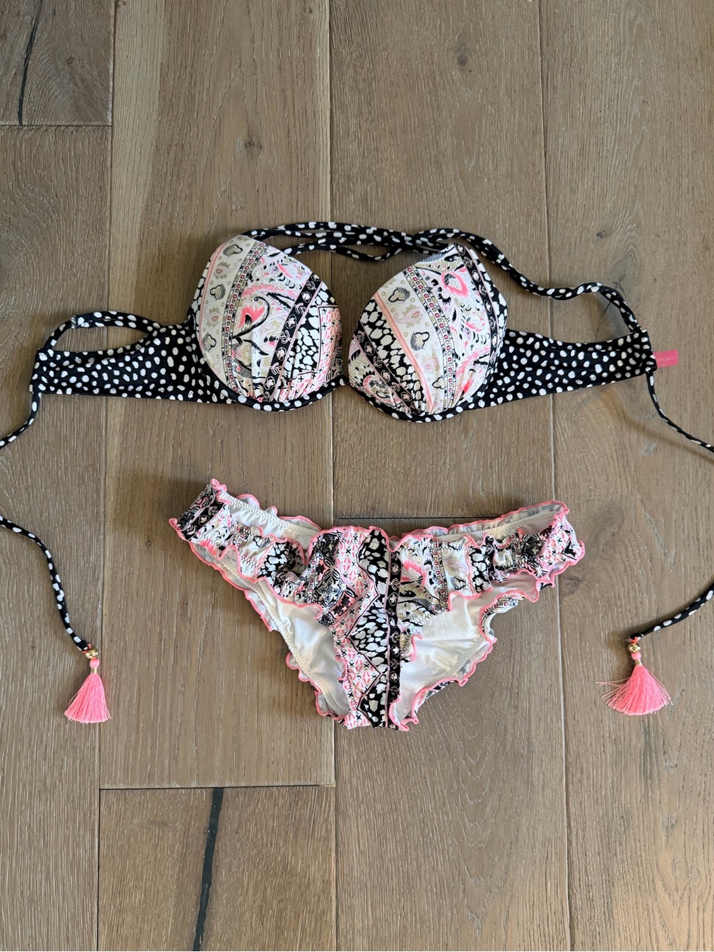Victoria’s Secret 2 piece Cheeky Bikini size small top is 34B in great condition